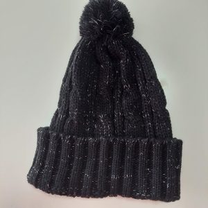 Gorro negro pompón