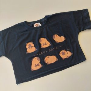 Remera Crop Top m/c Capybara Yoga Negra
