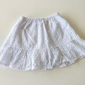 Falda con short de broderie blanca