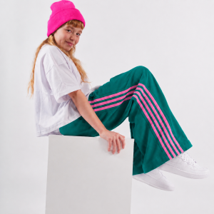 Pantalón Baggy Pop verde con fucsia frisa